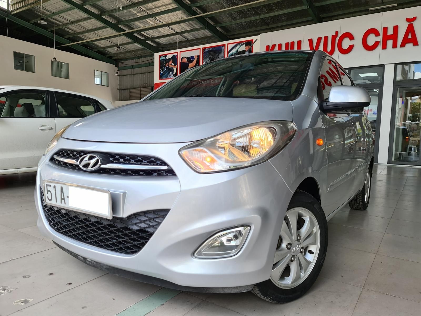 Hyundai Grand i10 2011 - Màu bạc, nhập khẩu nguyên chiếc