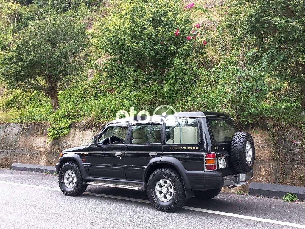 Mitsubishi Pajero 1997 - Màu đen giá ưu đãi