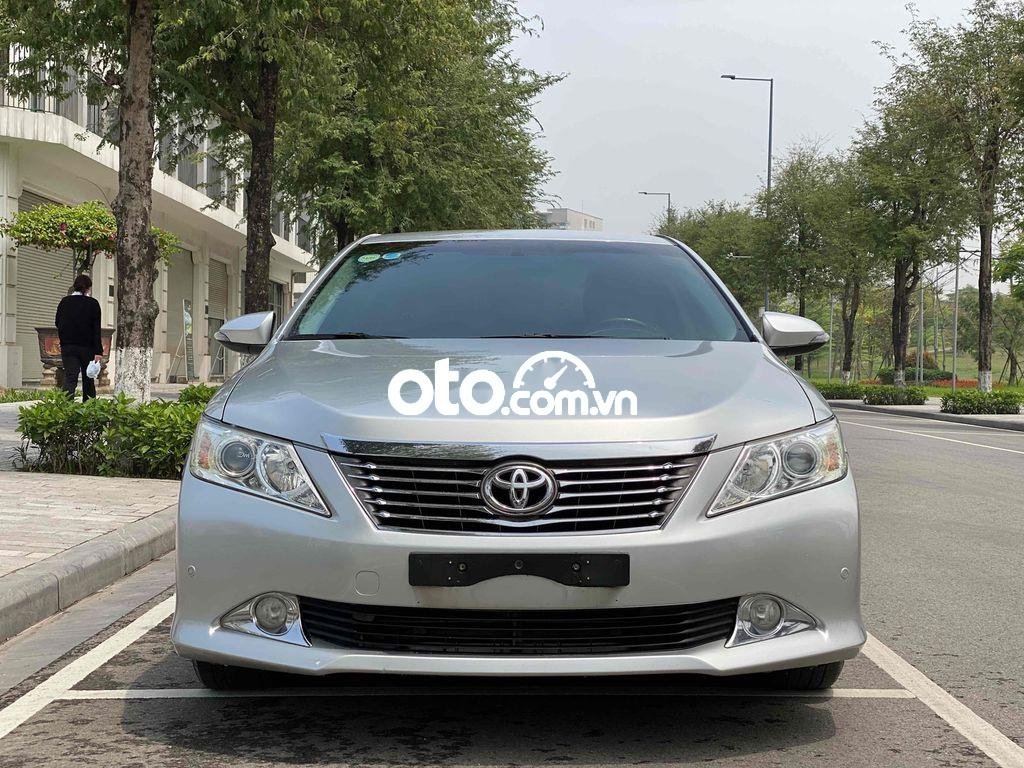 Toyota Camry 2012 - Màu bạc, giá cạnh tranh