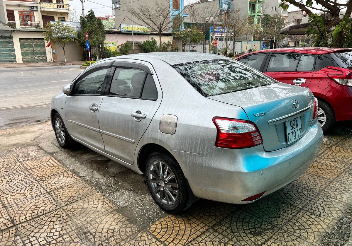 Toyota Vios 2013 - Màu bạc, giá chỉ 273 triệu