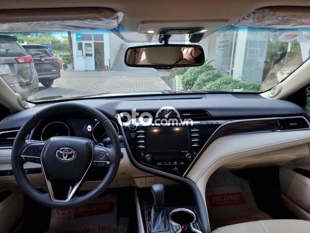 Toyota Camry 2020 - Màu đen, xe nhập