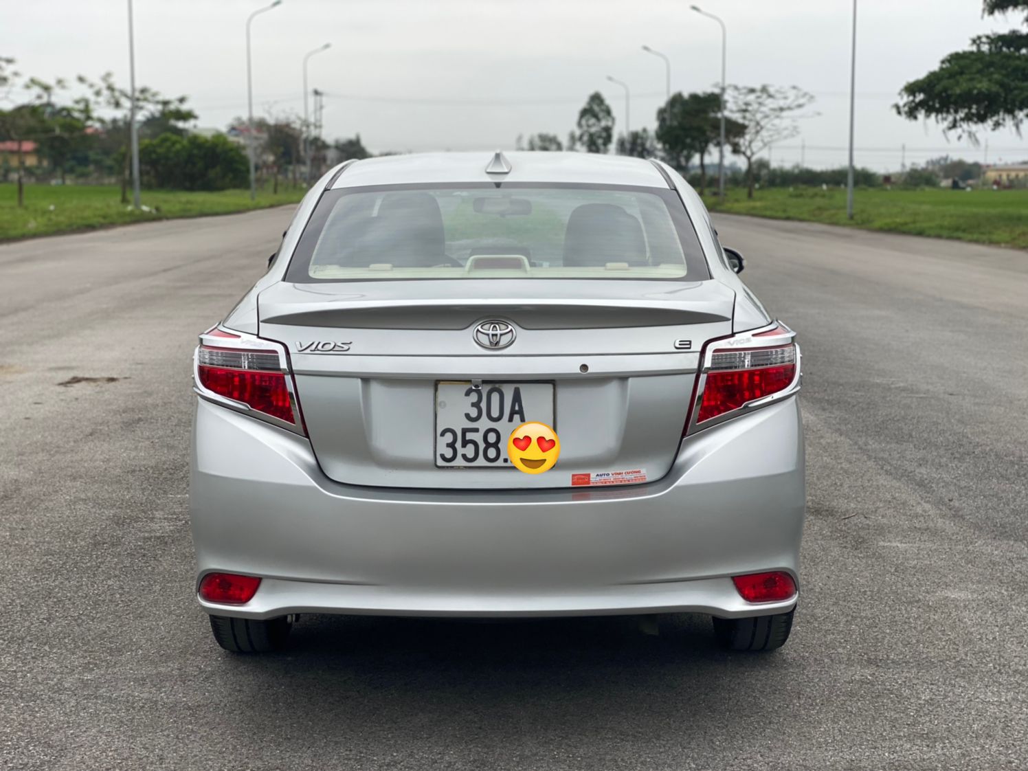 Toyota Vios 2014 - Xe màu bạc, gia đình sử dụng