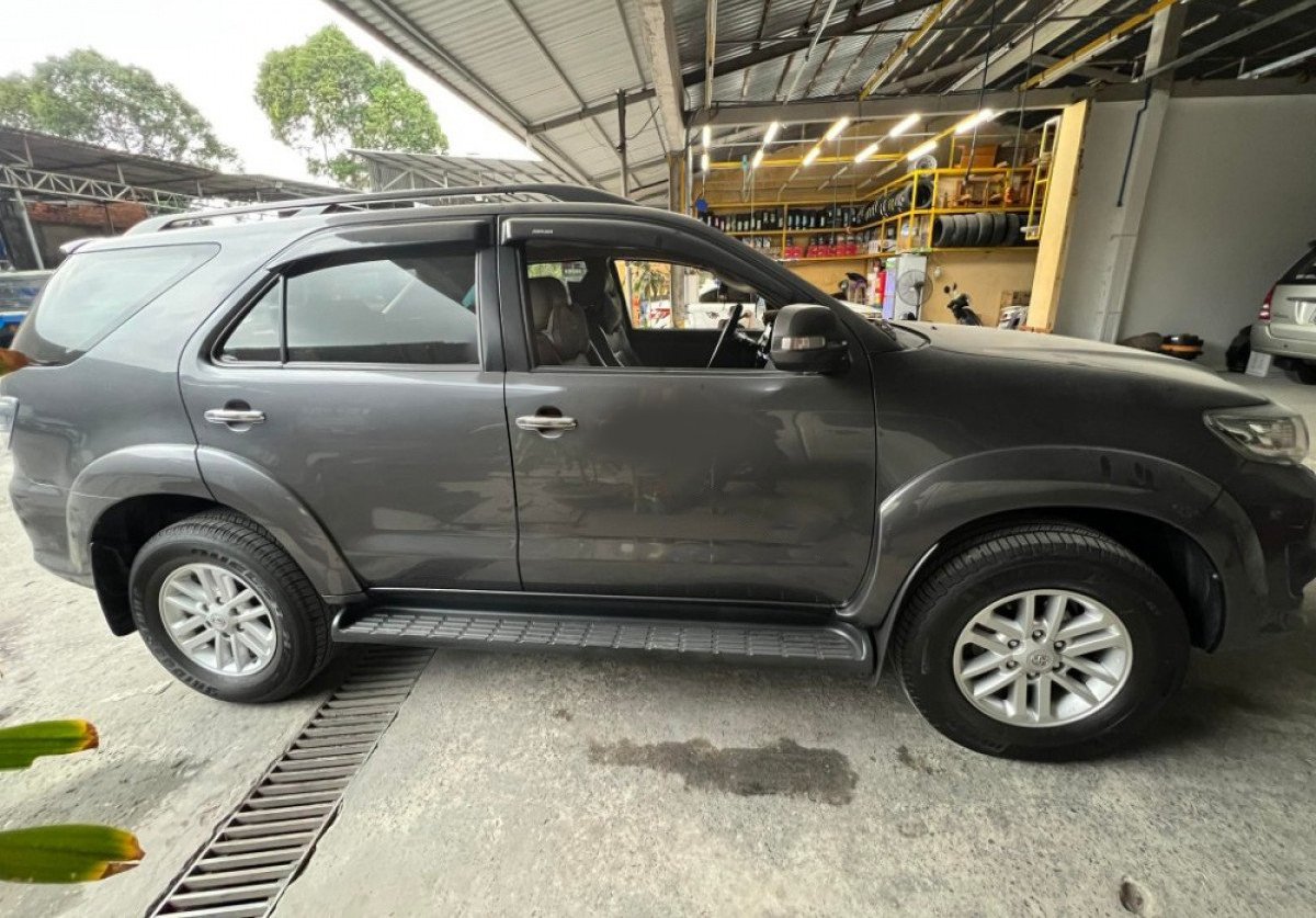 Toyota Fortuner 2014 - Màu xám chính chủ, giá 550tr