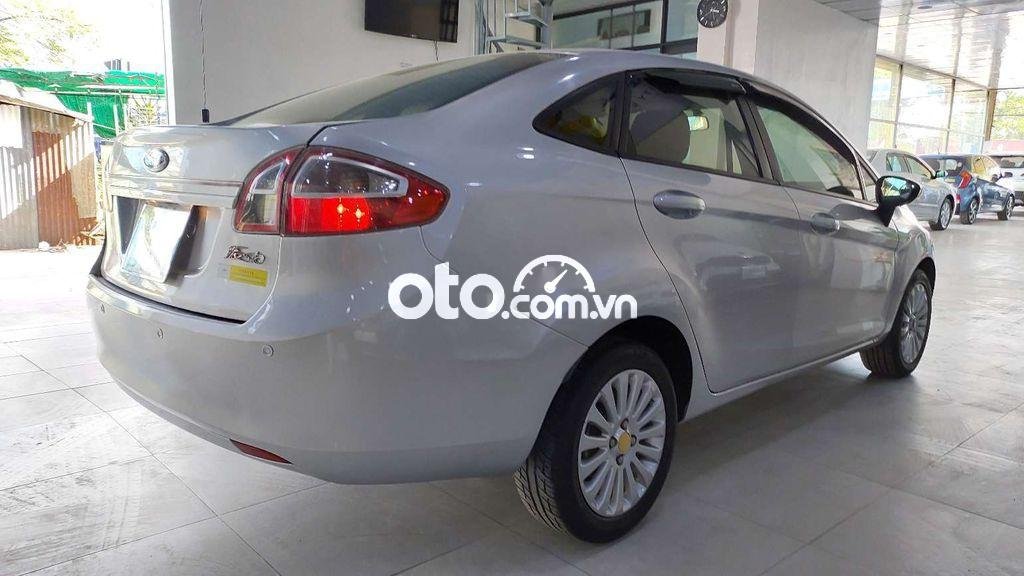 Ford Fiesta 2011 - Màu bạc