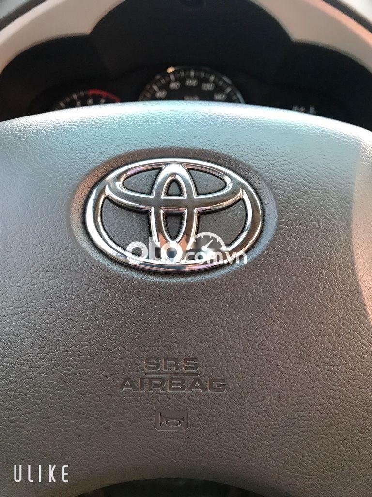 Toyota Innova 2015 - Màu bạc, giá 369tr