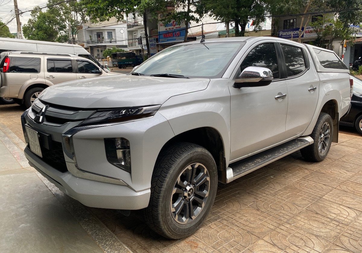 Mitsubishi Triton 2019 - Màu bạc, nhập khẩu