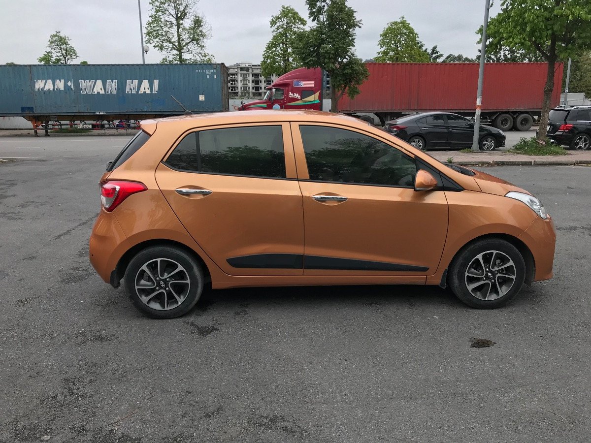 Hyundai Grand i10 2018 - Màu nâu vàng giá cạnh tranh