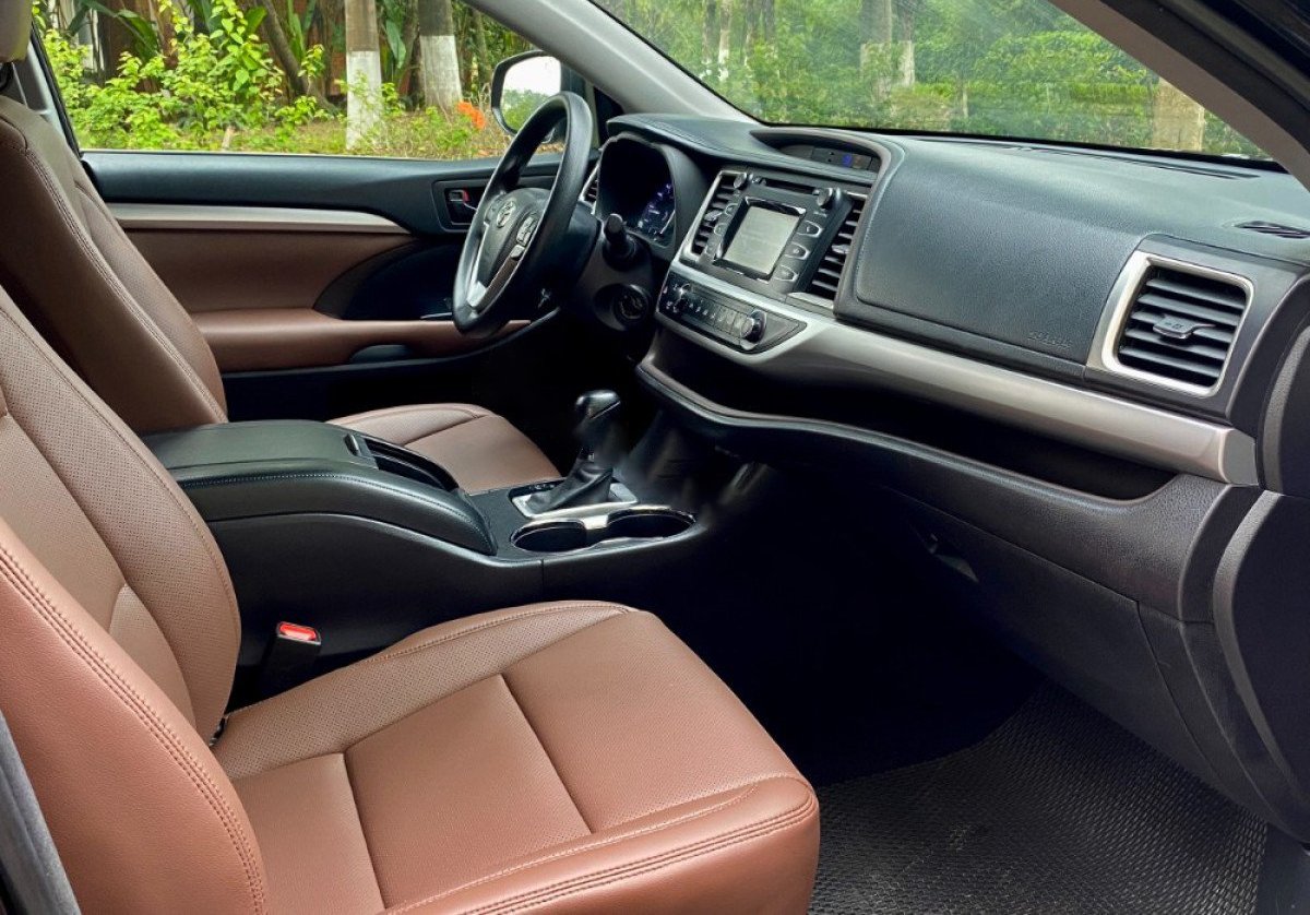 Toyota Highlander 2015 - Màu đen, nhập khẩu