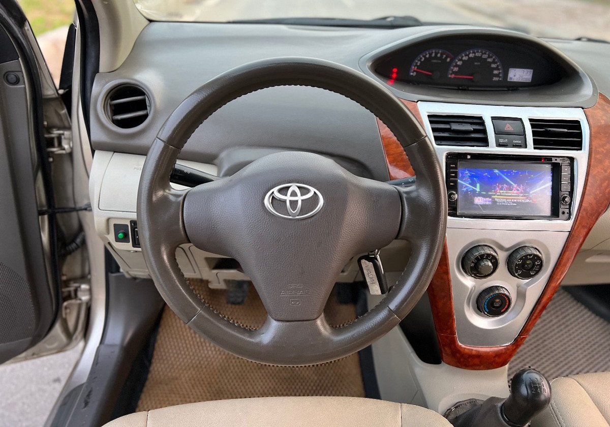 Toyota Vios 2009 - Màu vàng số sàn