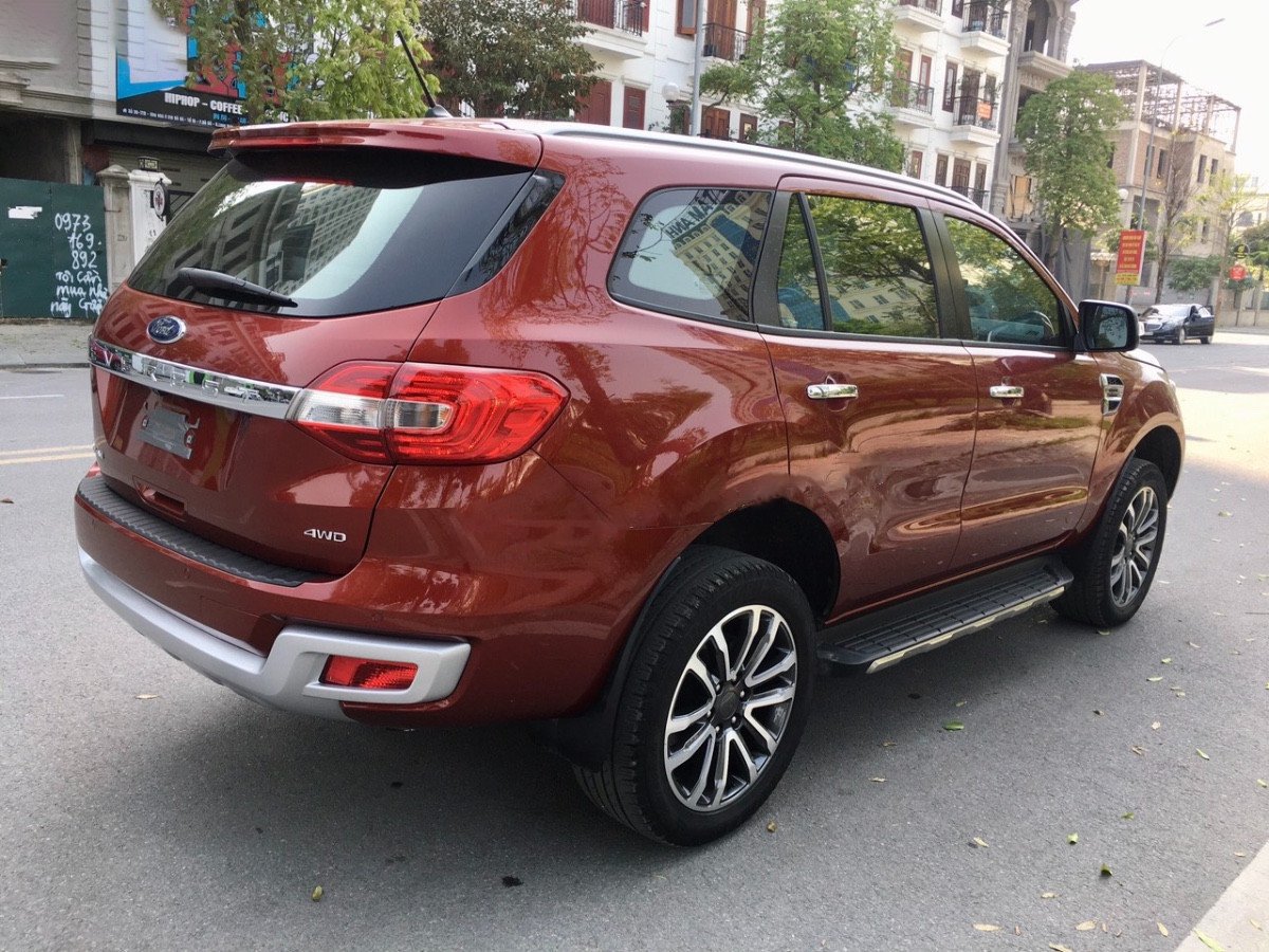 Ford Everest 2021 - Màu đỏ, nhập khẩu nguyên chiếc