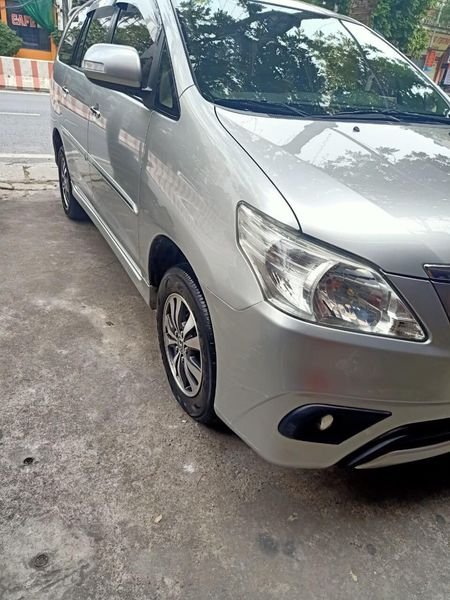 Toyota Innova 2015 - Màu bạc, 320tr