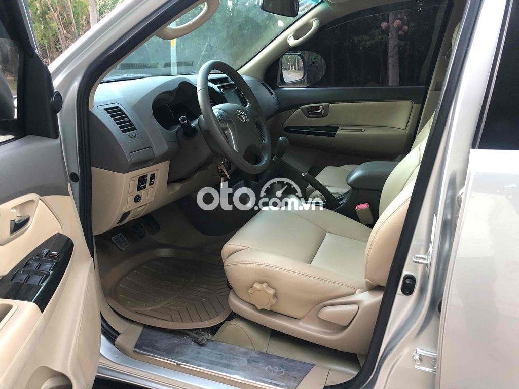 Toyota Fortuner 2012 - Bán Toyota Fortuner 2.5G 4x2MT năm 2012, màu bạc giá cạnh tranh