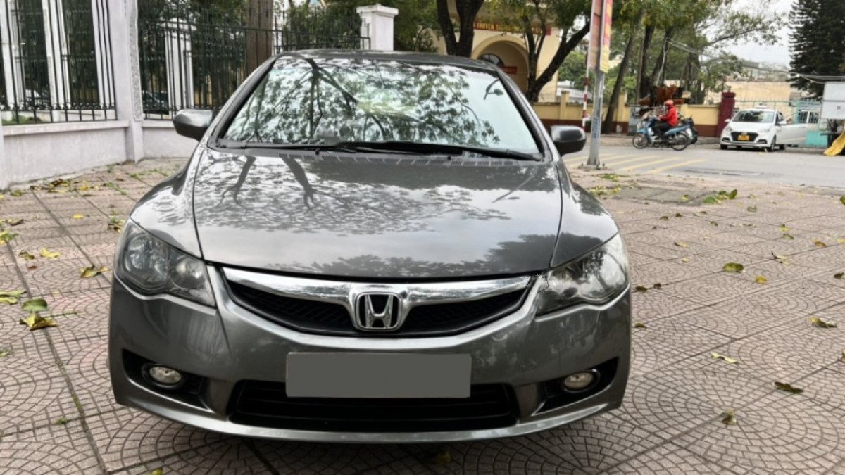 Honda Civic 2010 - Màu xám, nhập khẩu nguyên chiếc