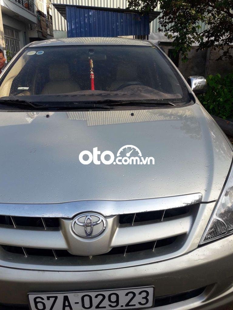 Toyota Innova 2006 - Xe số sàn, màu bạc