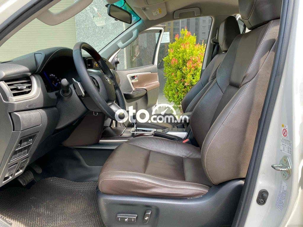 Toyota Fortuner 2019 - Màu trắng, giá 985tr