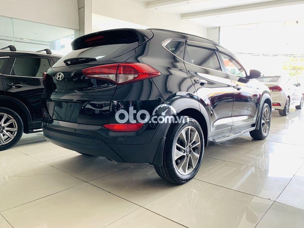 Hyundai Tucson 2018 - Màu đen, giá 785tr