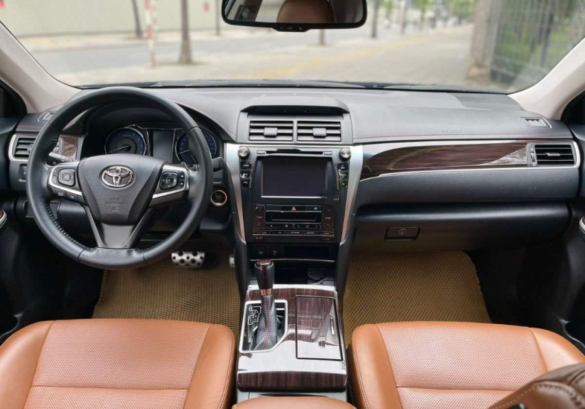 Toyota Camry 2018 - Màu đen