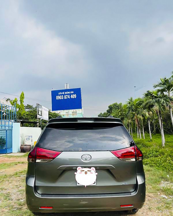 Toyota Sienna 2011 - Màu xám, nhập khẩu nguyên chiếc