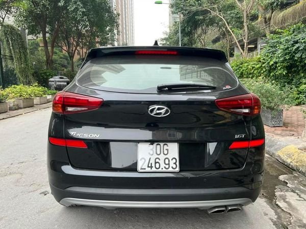 Hyundai Tucson 2020 - Màu đen, giá 900tr