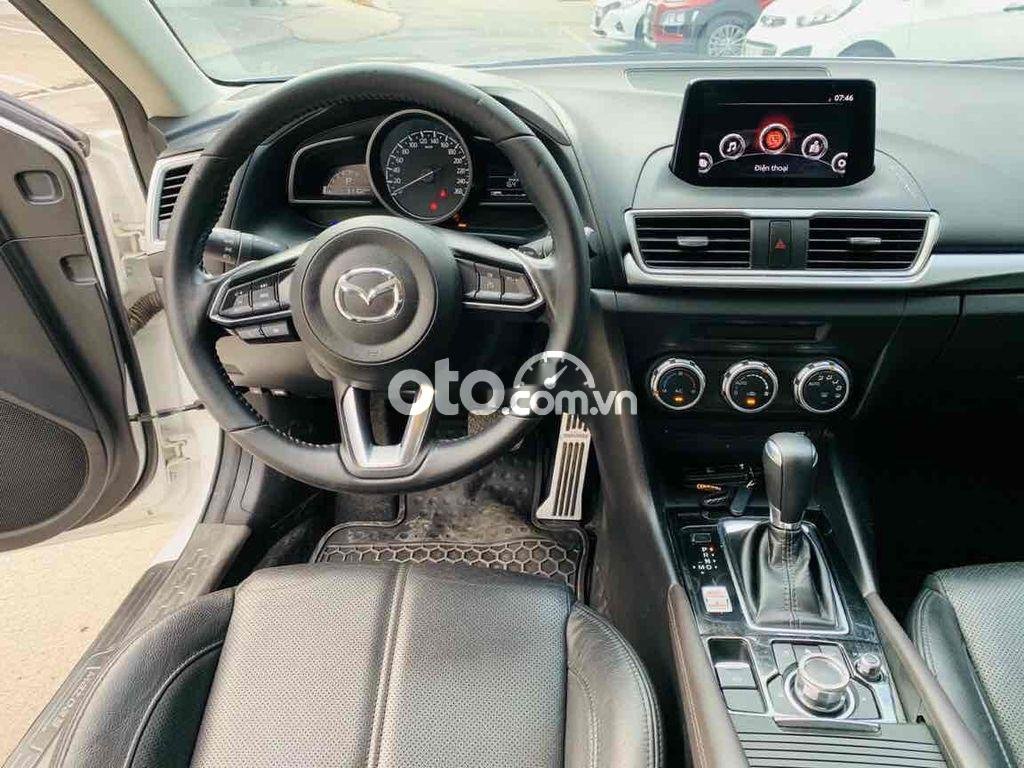 Mazda 3 2018 - Màu trắng, giá 568tr