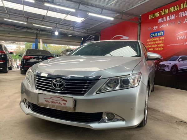 Toyota Camry 2012 - Màu bạc, xe nhập, 595 triệu