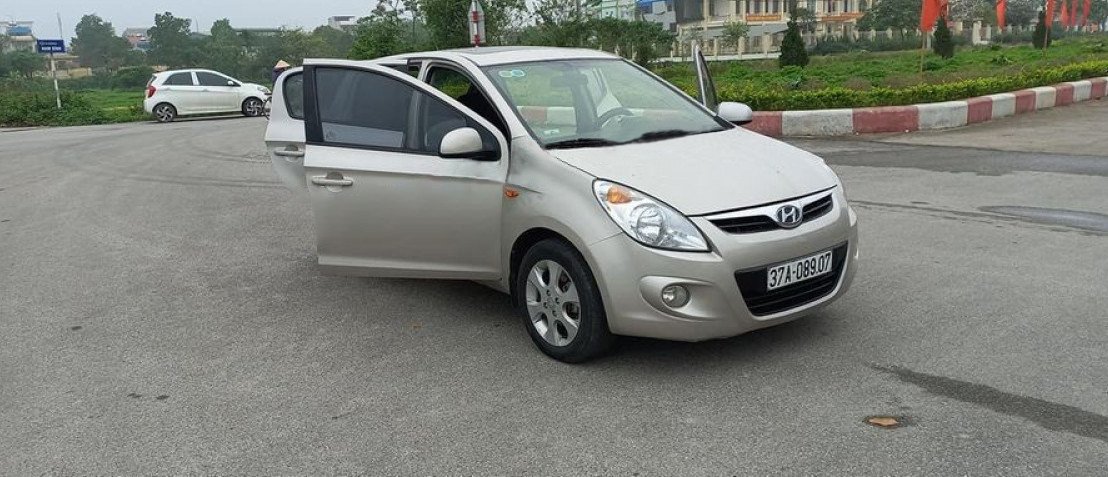 Hyundai i20 2012 - Màu vàng, xe nhập như mới