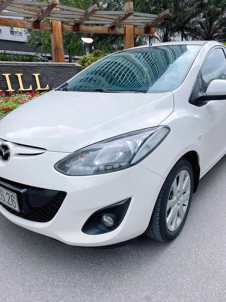 Mazda 2 2014 - Màu trắng, xe nhập