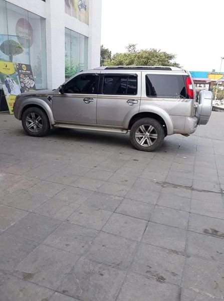 Ford Everest 2011 - Cần bán xe Ford Everest sản xuất năm 2011, màu bạc số sàn