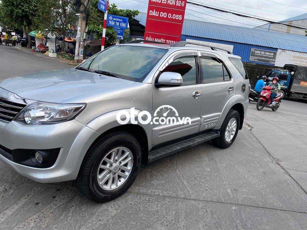 Toyota Fortuner 2012 - Màu bạc còn mới, 575tr