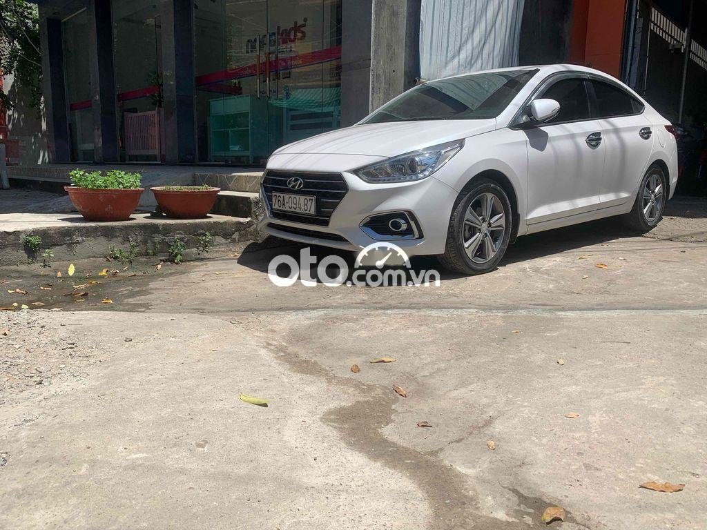 Hyundai Accent 2019 - Cần bán gấp Hyundai Accent 1.4 AT đặc biệt năm 2019, màu trắng chính chủ