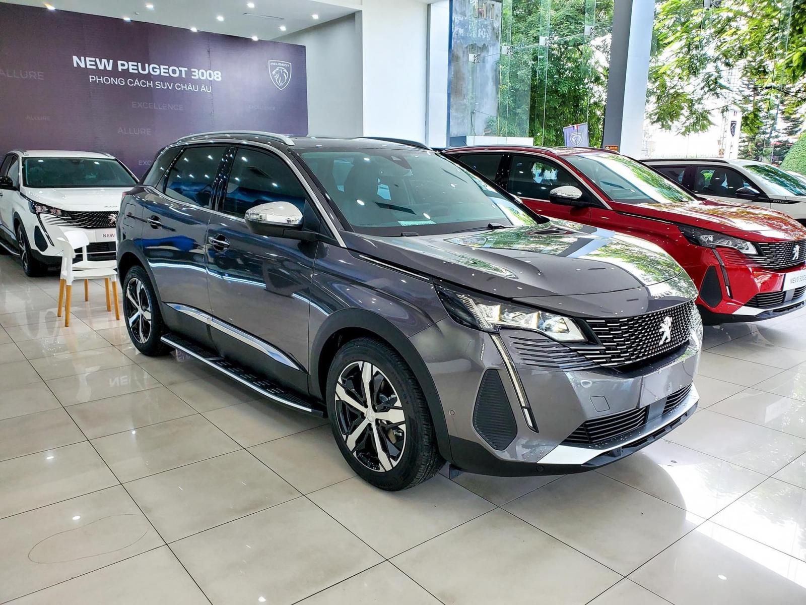 Peugeot 3008 2022 - Màu xám, tặng bảo hiểm thân vỏ 01 năm