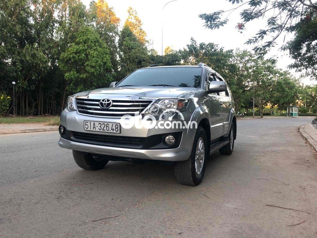 Toyota Fortuner 2012 - Bán Toyota Fortuner 2.5G 4x2MT năm 2012, màu bạc giá cạnh tranh