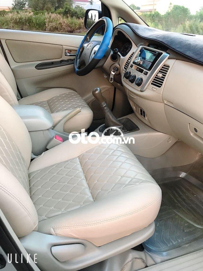 Toyota Innova 2015 - Màu bạc, giá 369tr