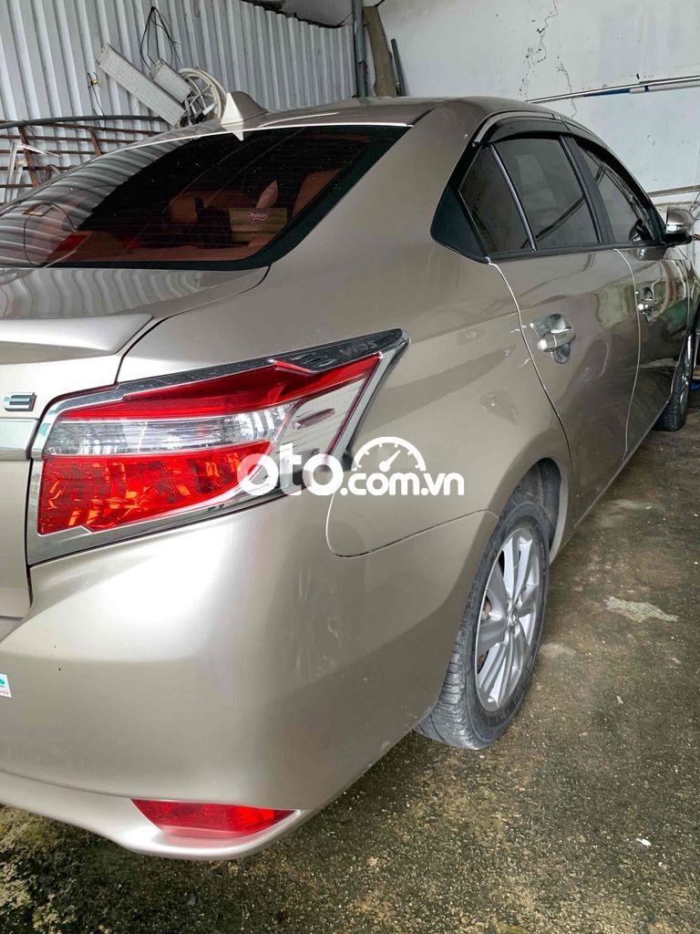 Toyota Vios 2016 - Xe màu vàng cát