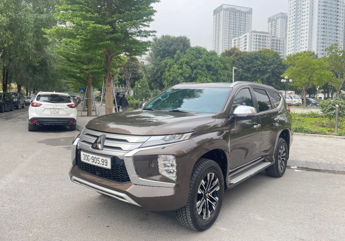 Mitsubishi Pajero 2021 - Màu nâu, xe nhập