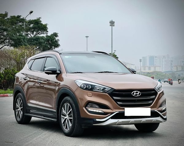 Hyundai Tucson 2015 - Bán Hyundai Tucson 2.0AT năm sản xuất 2015, màu nâu, xe nhập, giá tốt