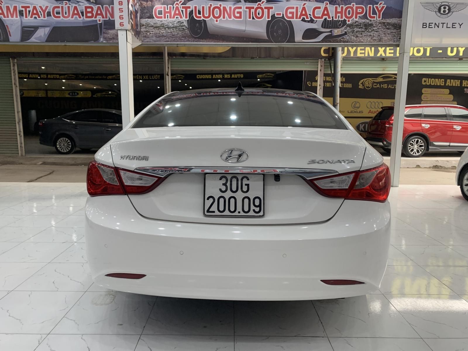 Hyundai Sonata 2012 - Cần bán gấp Hyundai Sonata 2.0 AT năm sản xuất 2012, màu trắng