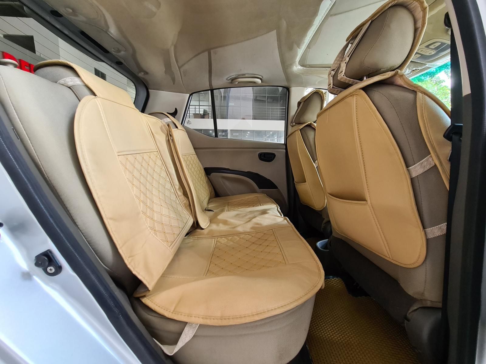 Hyundai Grand i10 2011 - Màu bạc, nhập khẩu nguyên chiếc