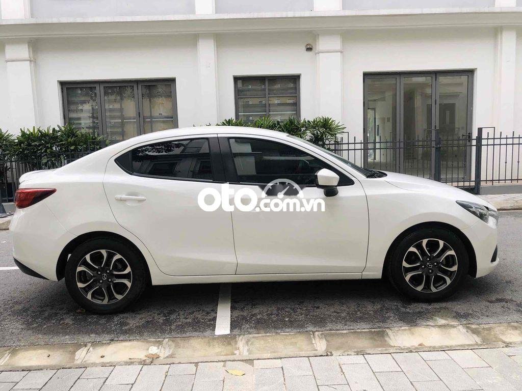 Mazda 2 2016 - Cần bán lại xe Mazda 2 1.5AT sản xuất năm 2016, màu trắng chính chủ