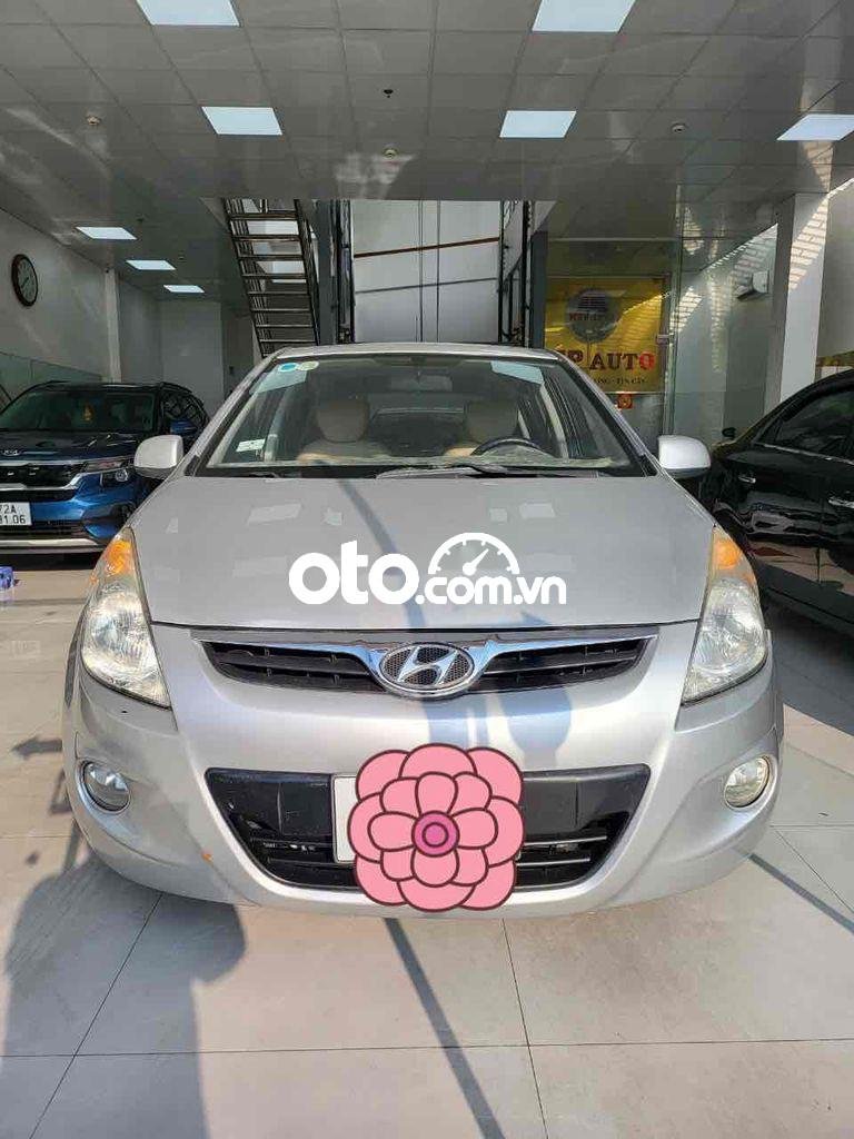 Hyundai i20 2011 - Màu bạc