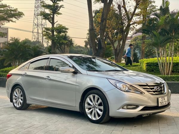 Hyundai Sonata 2011 - Màu bạc giá ưu đãi