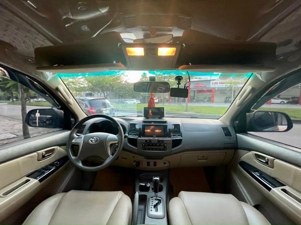 Toyota Fortuner 2012 - Màu bạc số tự động, giá 460tr