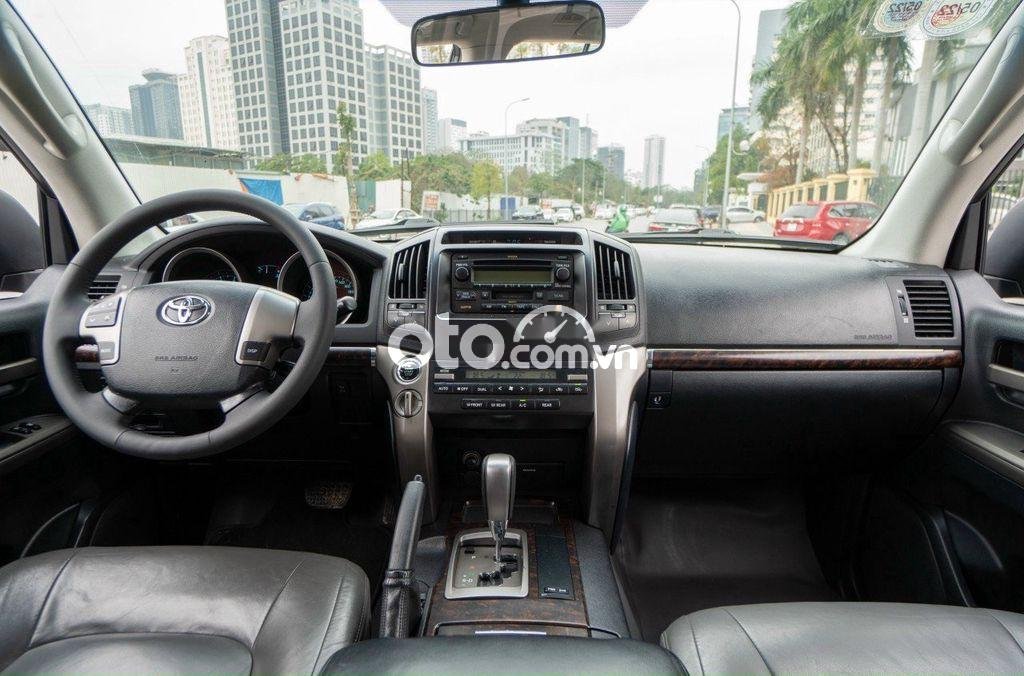 Toyota Land Cruiser 2011 - Màu đen, xe nhập