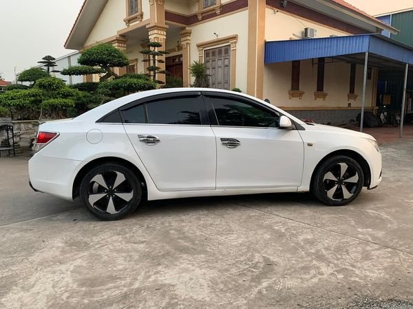 Chevrolet Cruze 2010 - Màu trắng