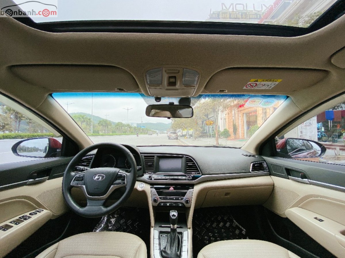 Hyundai Elantra 2018 - Màu đỏ giá ưu đãi