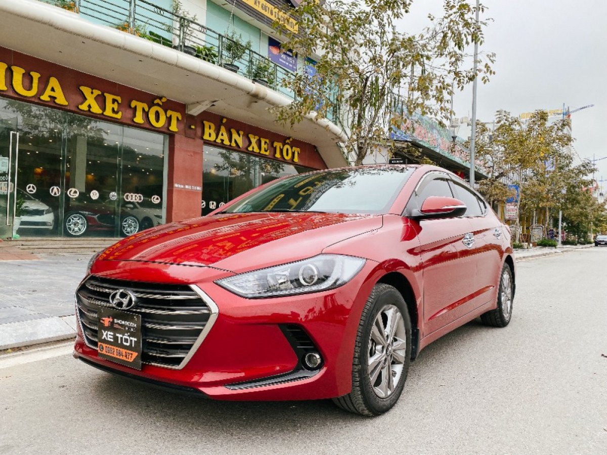 Hyundai Elantra 2018 - Màu đỏ giá ưu đãi