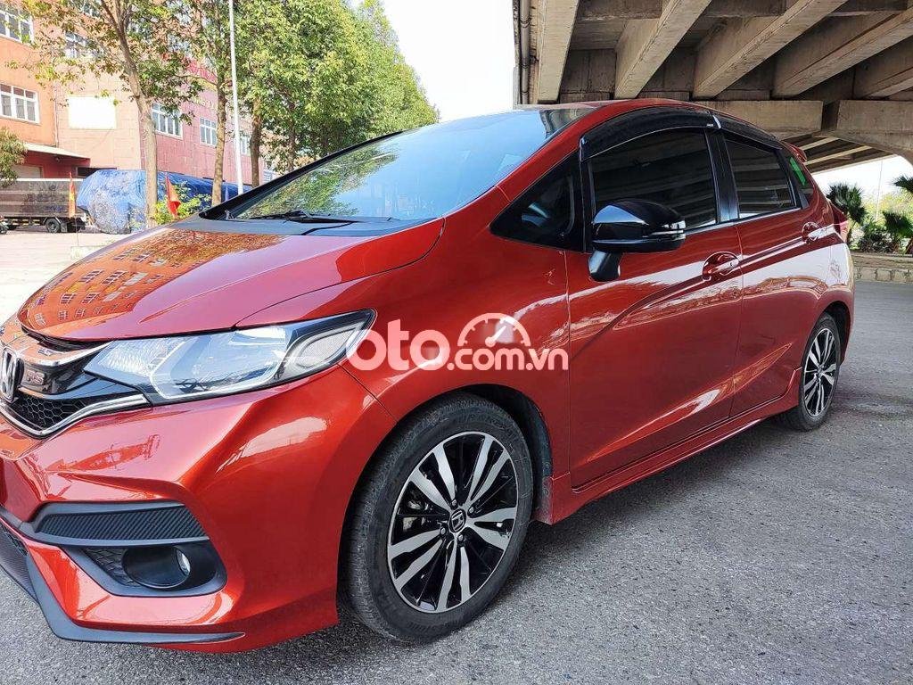 Honda Jazz 2018 - Màu đỏ, nhập khẩu xe gia đình