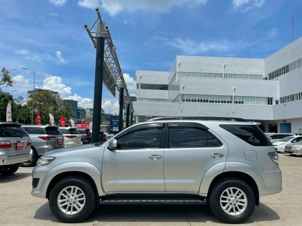 Toyota Fortuner 2012 - Màu bạc, giá chỉ 525 triệu