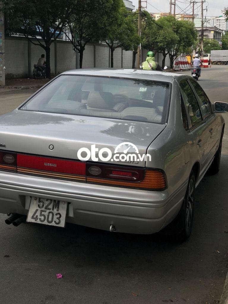 Nissan Cefiro 1990 - Màu bạc, giá tốt