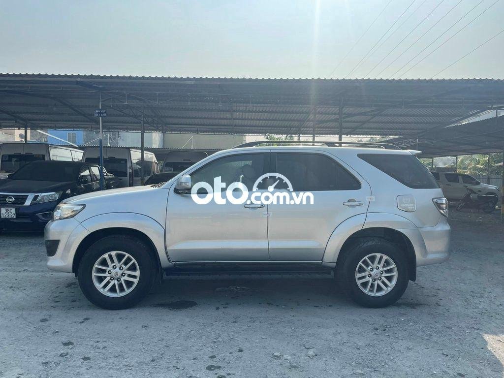 Toyota Fortuner 2013 - Màu bạc, số tự động